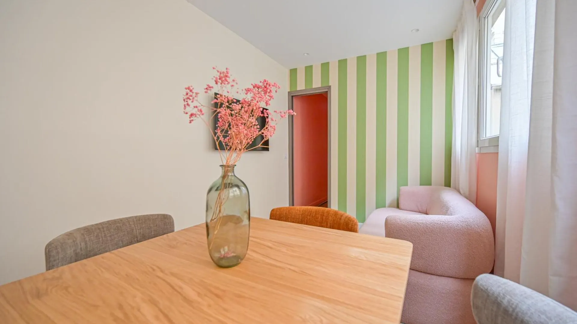 Apartment Moderne Centre 2 *